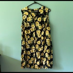 Beautiful flower short sleeved shirt for plus sized.